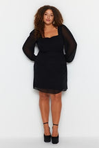 Long Sleeve Body-Fitting Midi Dress