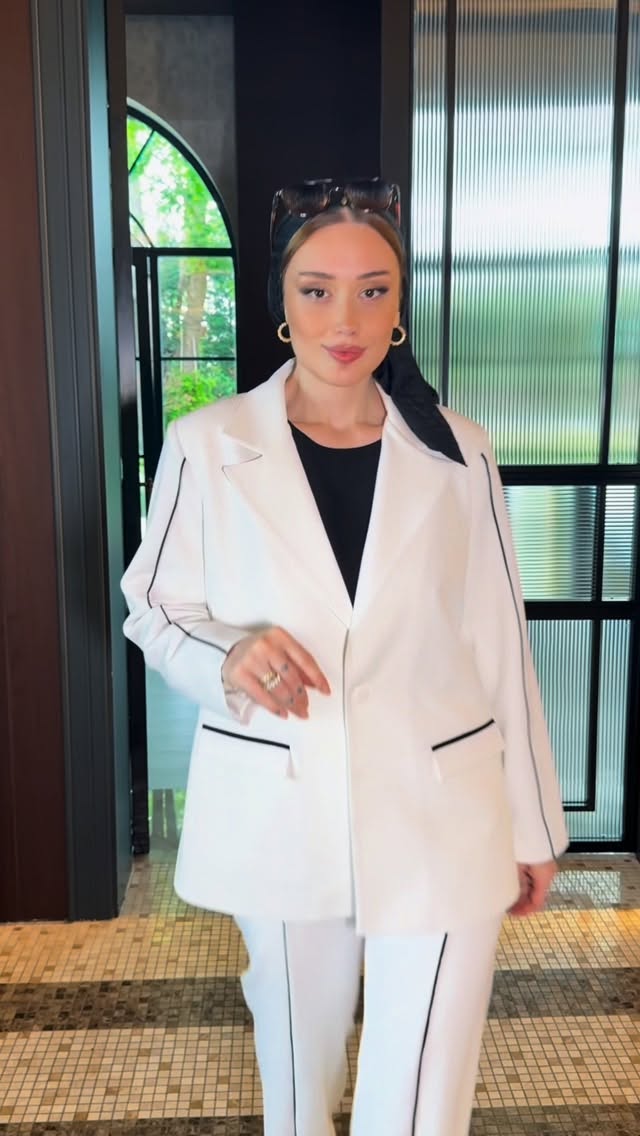 Contrast Piping Tailored Suit